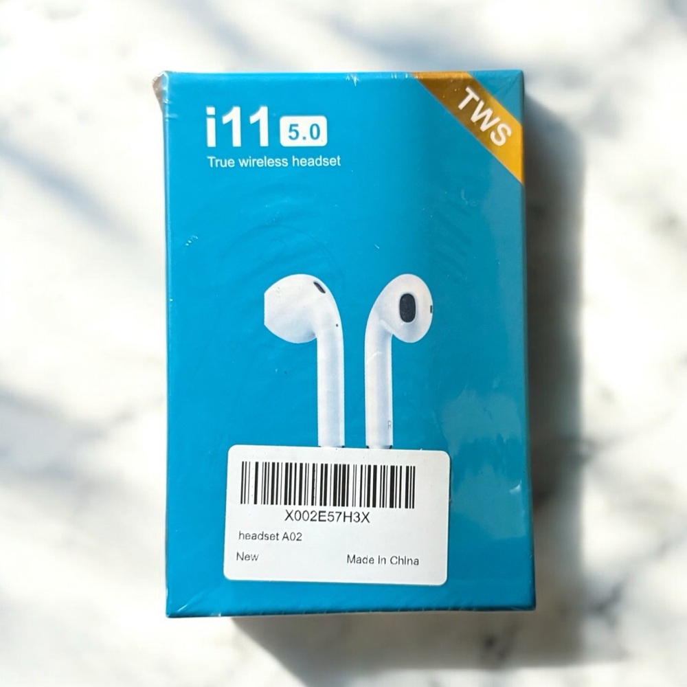 NEW IN BOX I11 Wireless Earbuds